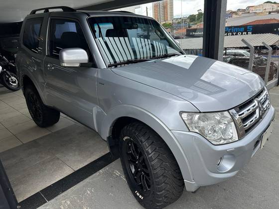 MITSUBISHI PAJERO FULL 3.8 HPE 4X4 V6 24V GASOLINA 2P AUTOMÁTICO MITSUBISHI PAJERO FULL 3.8 HPE 4X4 V6 24V GASOLINA 2P AUTOMÁTICO